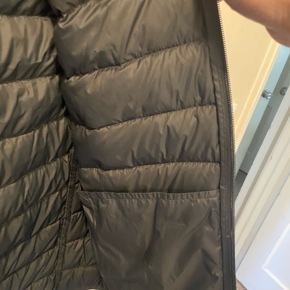 Like New - Eddie Bauer Micro Vest Large - Picture 5 of 5